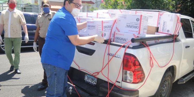 PRM y Abinader entregan más equipos y materiales de apoyo a lucha contra COVID 19