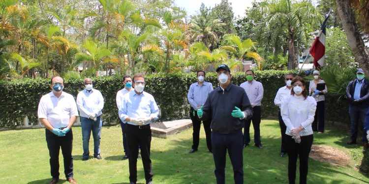 Ito Bisonó anuncia se une a Luis Abinader combatir el Covid-19