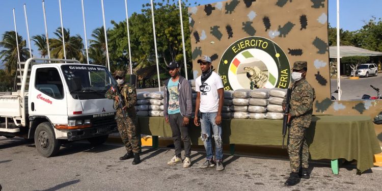Ejército detiene camión con más de mil libras de marihuana