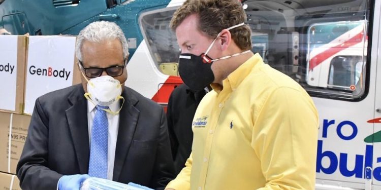 Gonzalo Castillo entrega a Salud Pública insumos contra el Covid-19