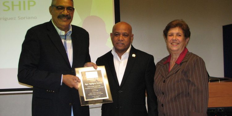 Dominicanos en Miami expresan pesar por fallecimiento periodista y escritor