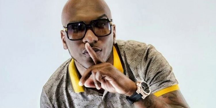 Policía emite orden de arresto contra el Sujeto por violar Toque de queda