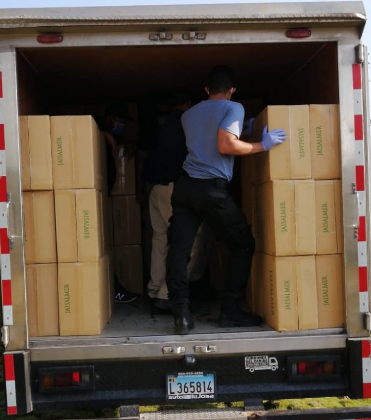 Policía reporta decomiso de cigarrillos, se incauta de pistola y camión