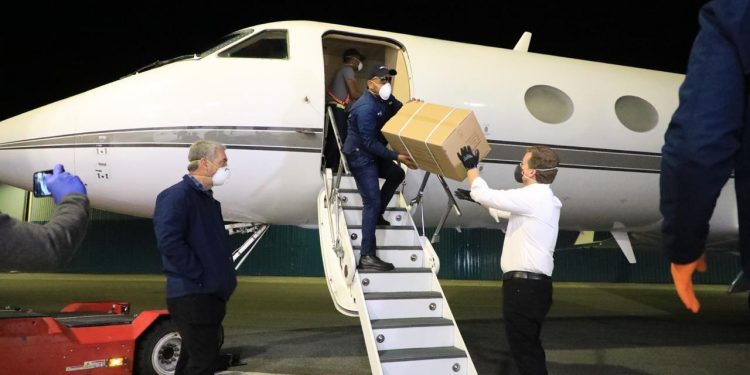 Llegó de China ayuda prometida por Gonzalo para combatir el Covid-19