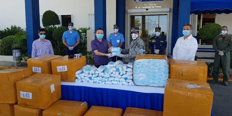 Fundación Chasintong dona 120 mil mascarillas a RD