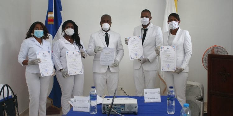 Juramentan nuevas autoridades en el Distrito Municipal Chirino; directora saliente rinde informe