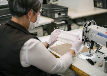 Louis Vuitton readapta sus talleres para la elaboración de máscaras no quirúrgicas