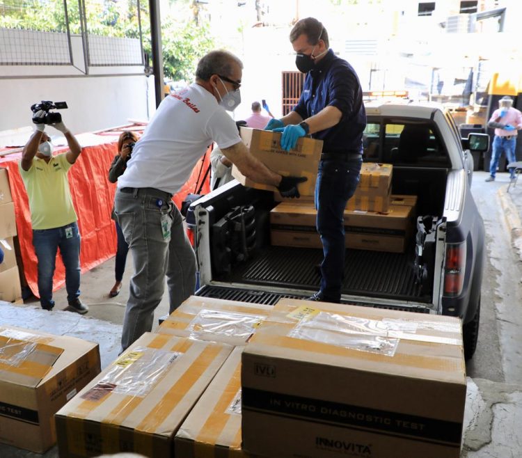 Gonzalo Castillo dona 11,300 kits para pruebas rápidas del Covid-19