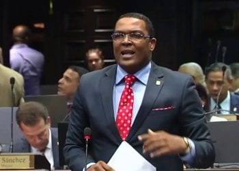 Diputado Botello asegura que las AFP operan como mafia y reclama entrega 30% a los afiliados