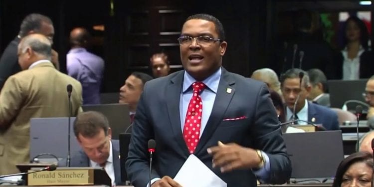 Diputado Botello asegura que las AFP operan como mafia y reclama entrega 30% a los afiliados