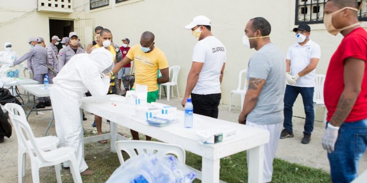 Desinfectan cárcel La Victoria tras muerte de tres reclusos por sospecha de Covid-19