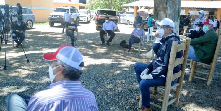 Luis Abinader se reúne con asociaciones de productores agropecuarios