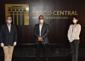 Voluntariado Bancentraliano dona fondos para el Hospital Regional San Vicente de Paul, de SFM