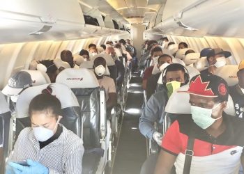 Regresan 98 dominicanos estaban varados en Jamaica
