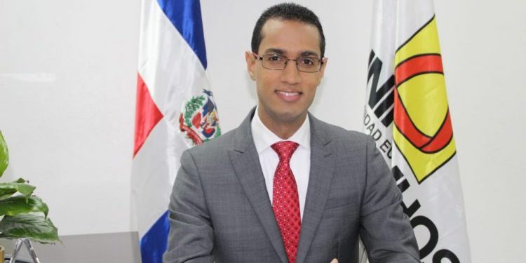 UNIREMHOS exonera pago de reinscripción y elimina recargos a estudiantes