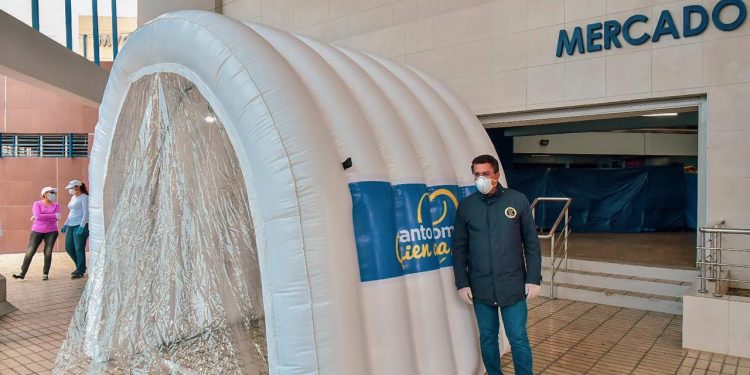 David Collado Instala primeros túneles sanitizante del país para combatir propagación de COVID 19.