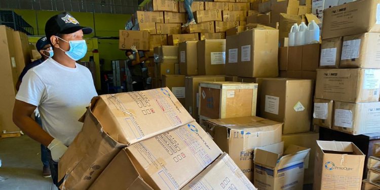 Gobierno abastece hospitales de equipos de protección personal