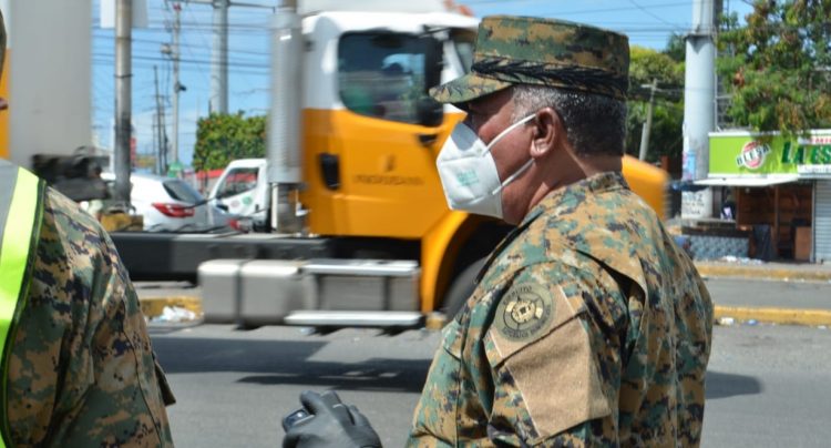 Patrullaje militar se mantendrá las 24 horas para frenar el gentío en las calles