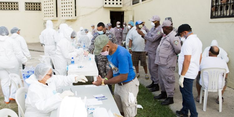 Desinfectan cárcel La Victoria tras muerte de tres reclusos por sospecha de Covid-19