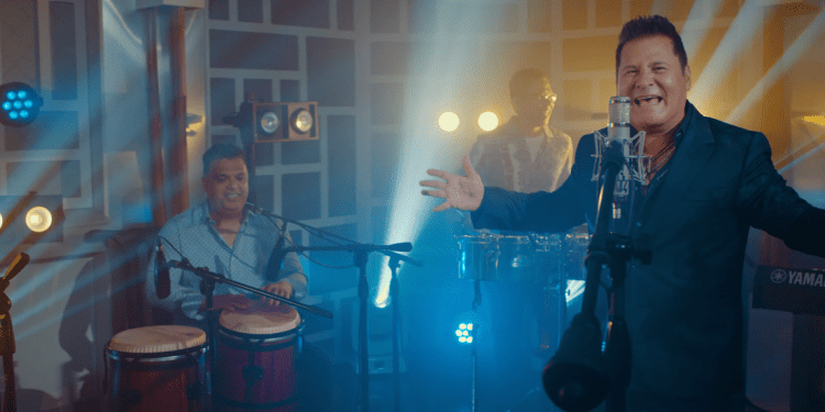 “Un día interminable” de Roberto Antonio, la salsa número uno en la radio de RD.