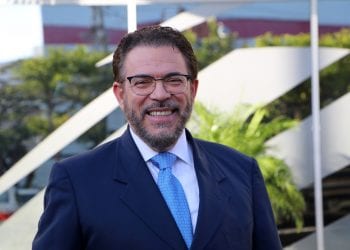 Guillermo dice PLD teme al voto en el exterior “como el diablo a la cruz”