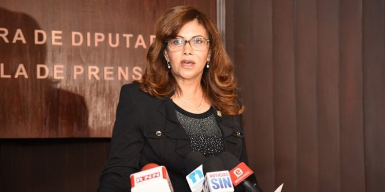 Diputada Adelys Olivares defiende voto dominicano en el exterior