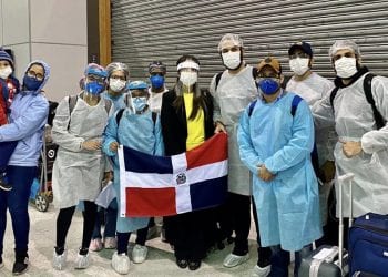 Regresan 20 estudiantes y misioneros dominicanos desde Brasil y Guatemala