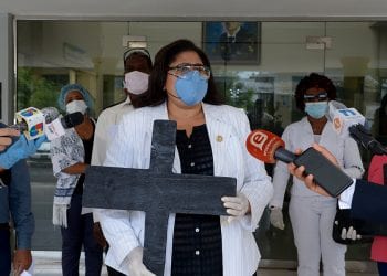 Enfermeras emplazan a ministro de Salud Pública por falta de equipo de protección