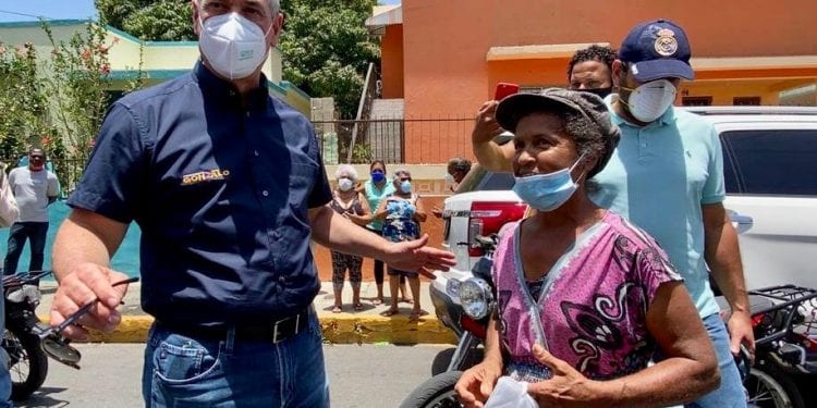 Gonzalo Castillo reconstruye vivienda a envejeciente