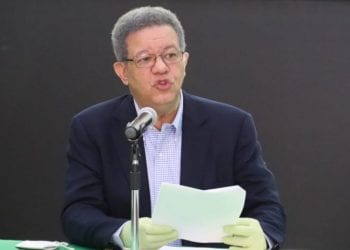 Leonel Fernández solicita le entreguen vertedero de Duquesa para poner fin al incendio