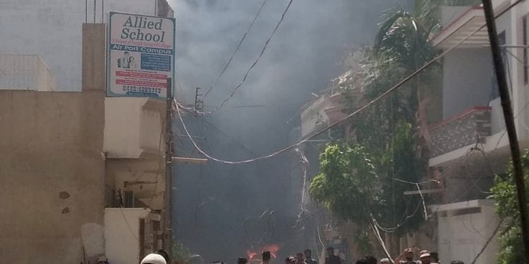 Mueren 97 y sobreviven 2 tras accidente de avión en Pakistán