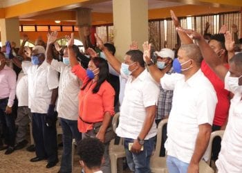 Paliza juramenta a cientos de dirigentes del PRD y PLD en Barahona