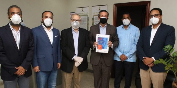 PRM presentó en la JCE su programa de gobierno de Luis Abinaner