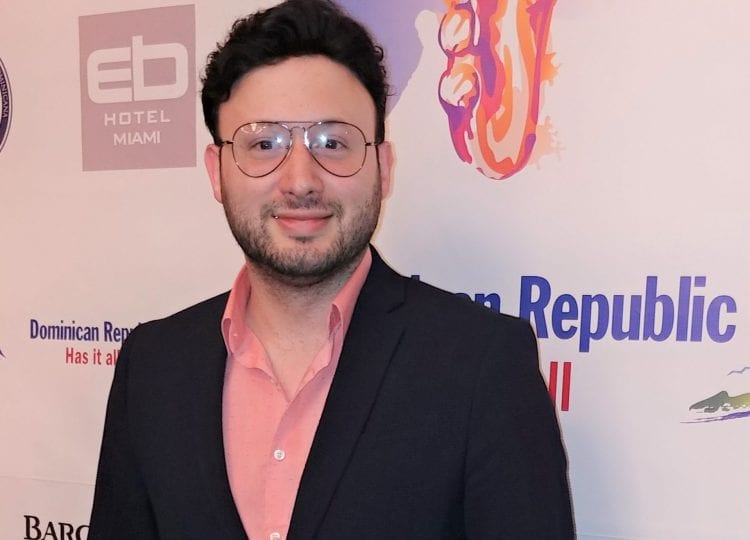 Popular artista venezolano sorprende con interpretación "Bachata Rosa"