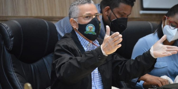 Alcalde Manuel Jiménez renuncia a yipeta de lujo y privilegios