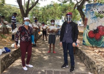 FundoVida Entrega Mascarillas y Raciones de Comida Cruda