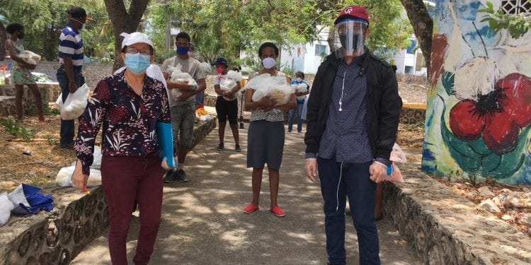 FundoVida Entrega Mascarillas y Raciones de Comida Cruda