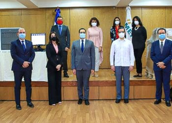 CONEP entrega al Gobierno dos máquinas para detectar COVID-19