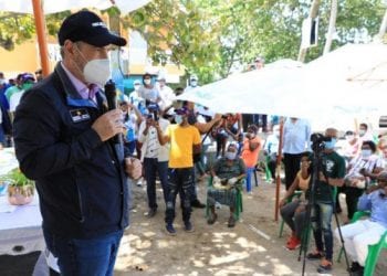 Gonzalo Castillo reparte mascarillas en Hato Mayor y El Seibo  para prevenir el Covid-19