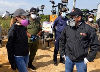 El incendio en el vertedero de Duquesa quedará resuelto en 7 días