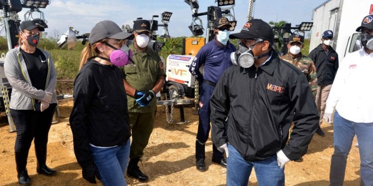 El incendio en el vertedero de Duquesa quedará resuelto en 7 días