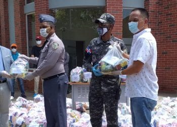 Comunidad China en RD dona a PN 200 Kits de alimentos