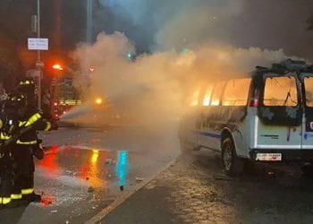 Alcalde y gobernador de Nueva York instan a acabar con violencia en las protestas