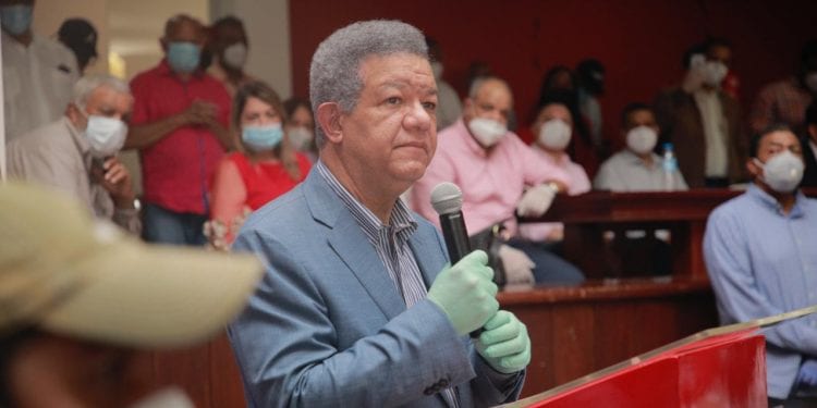 Leonel Fernández: “Quien auspicia esa encuesta es el primero que no cree en ella”