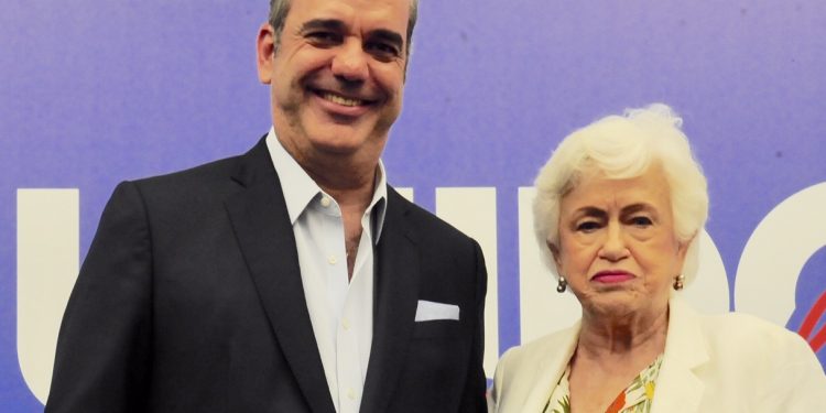 Milagros Ortiz Bosch juramenta equipos directivos Unidos por el cambio