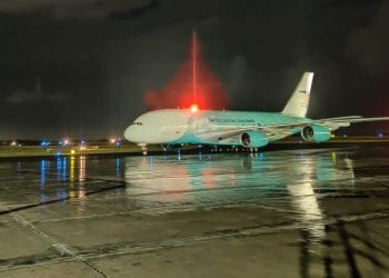 Gigantesco avión trajo abundante insumos para combatir el COVID-19