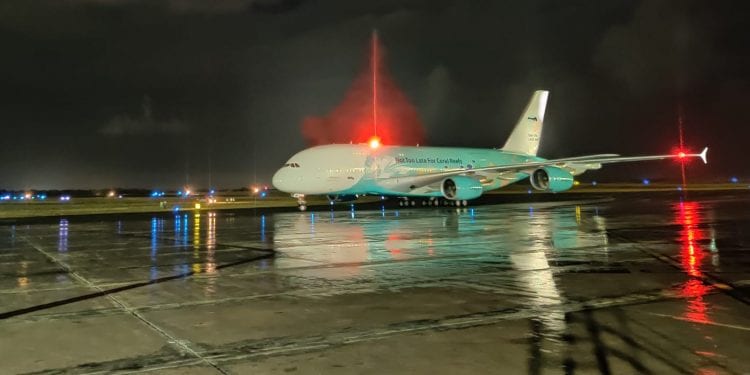 Gigantesco avión trajo abundante insumos para combatir el COVID-19