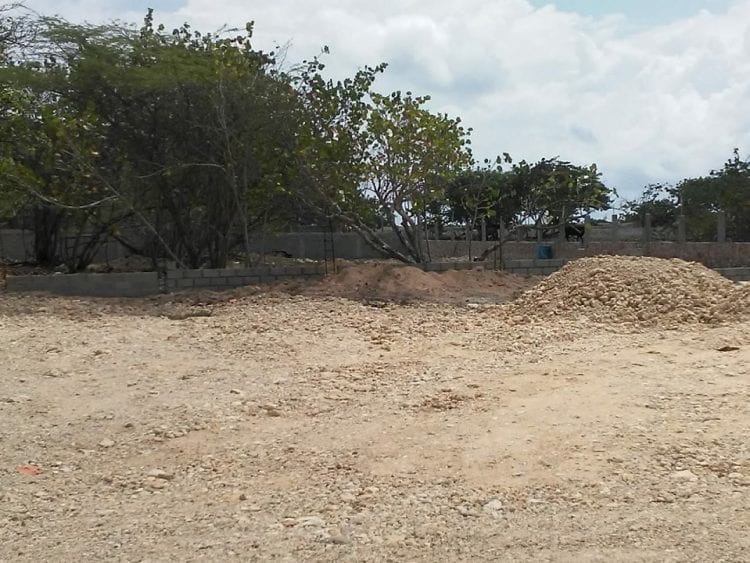 Denuncian que dirigentes políticos y militares invaden área  protegida de Nigua