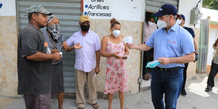 Gonzalo Castillo apoya a jóvenes emprendedores