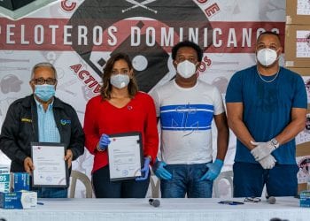 Fundación Pedro Martínez y Coalición de Peloteros entregan donación a Salud Pública